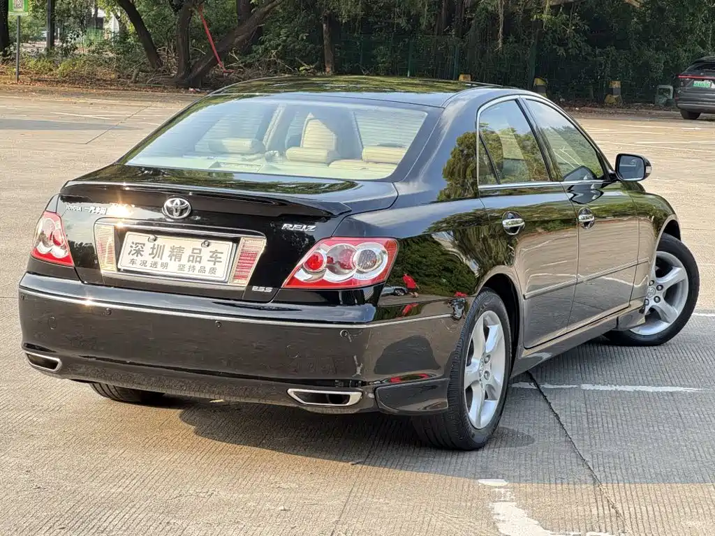 Toyota Reiz — миниатюра 6