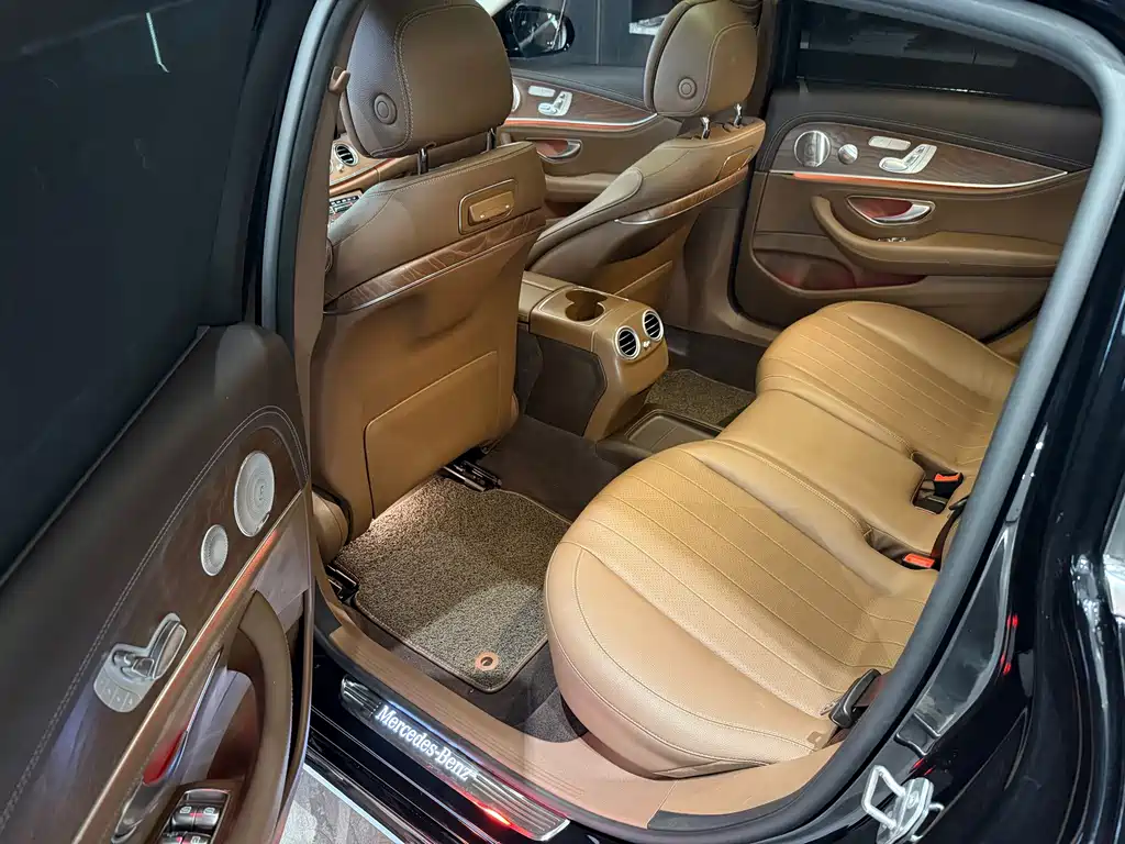 Mercedes-Benz E-Class — миниатюра 8