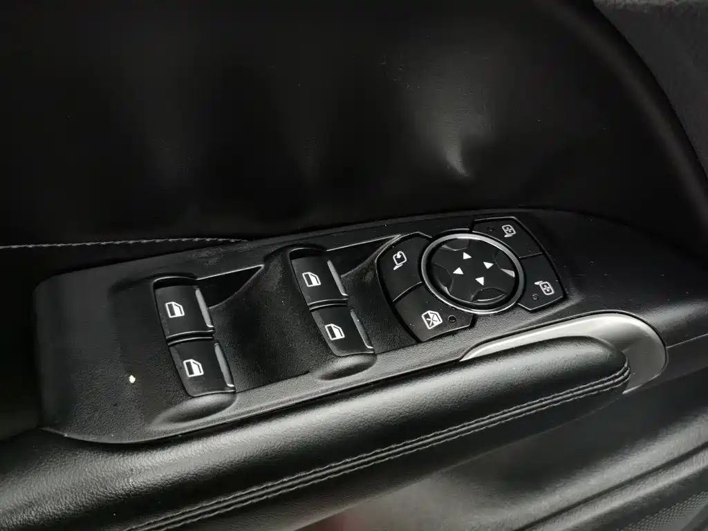 Lincoln MKC — миниатюра 9
