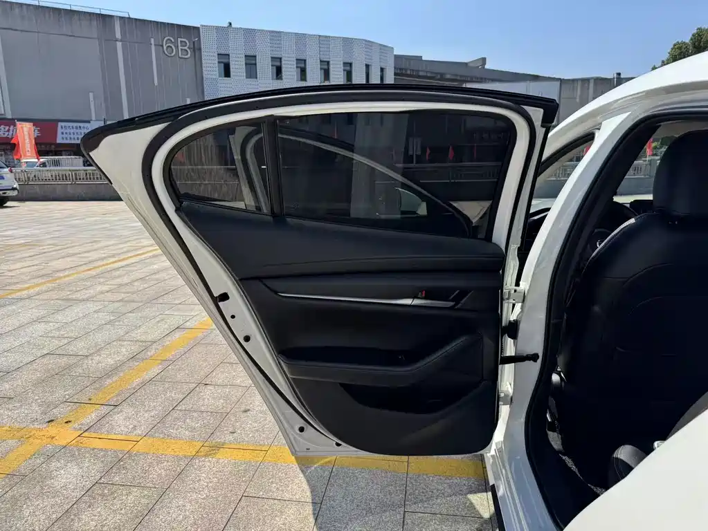 Mazda 3 Axela — миниатюра 14