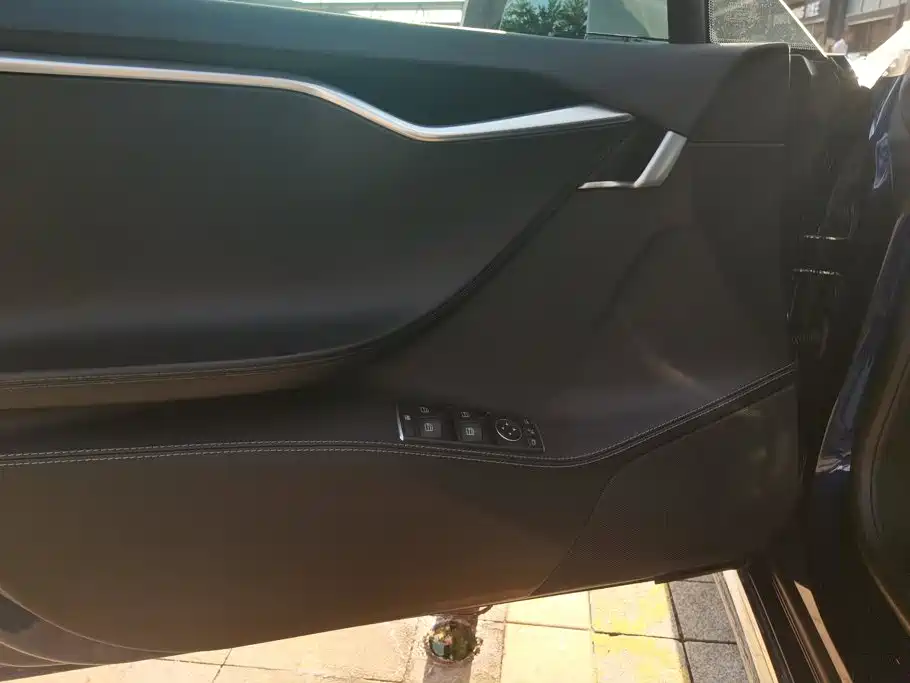 Tesla Model S — миниатюра 7
