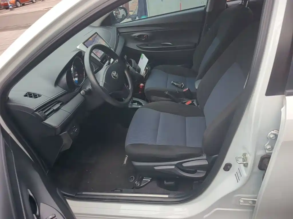 Toyota Yaris L — миниатюра 15