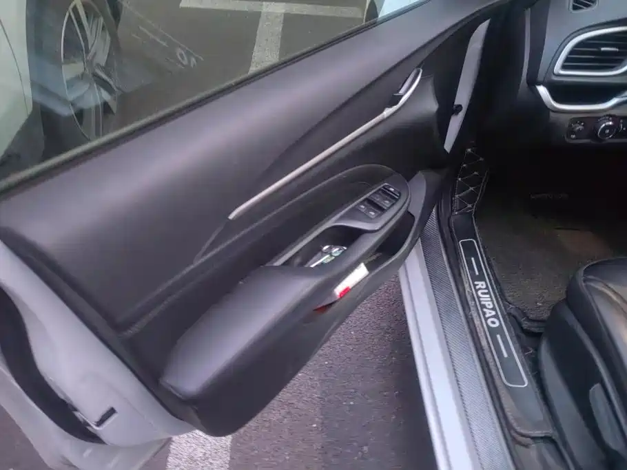 Buick Excelle — миниатюра 7