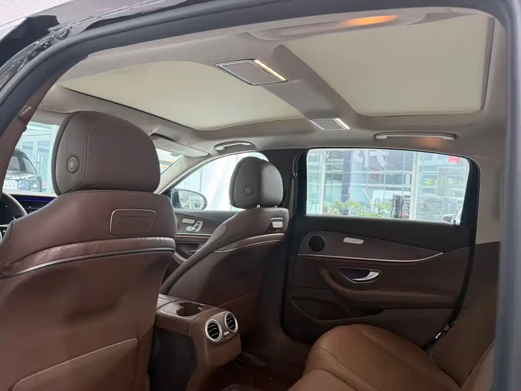 Mercedes-Benz E-Class — миниатюра 17
