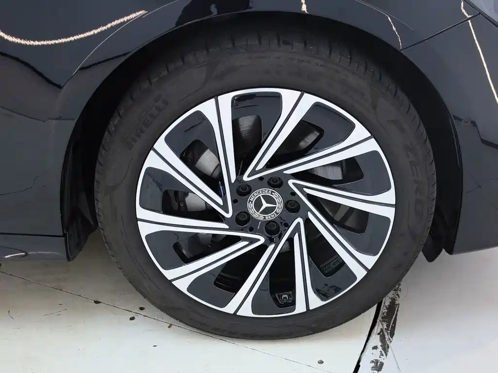 Mercedes-Benz E-Class — миниатюра 10