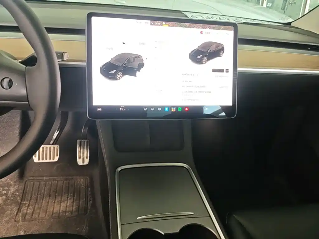 Tesla Model Y — миниатюра 13