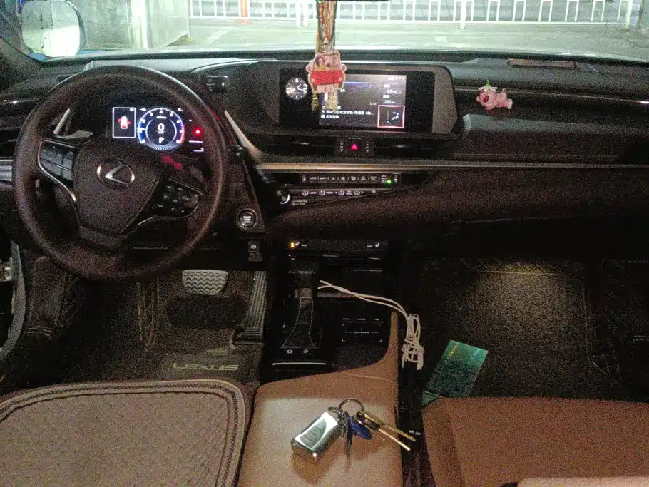 Lexus ES — миниатюра 12