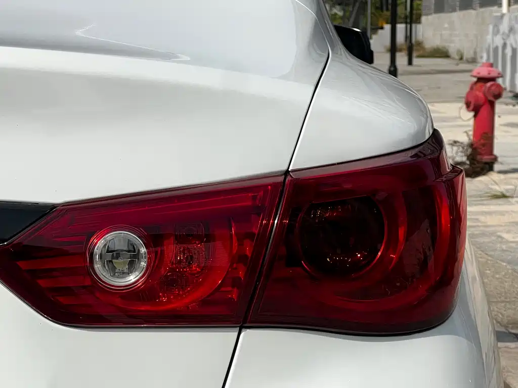 INFINITI Q50L
