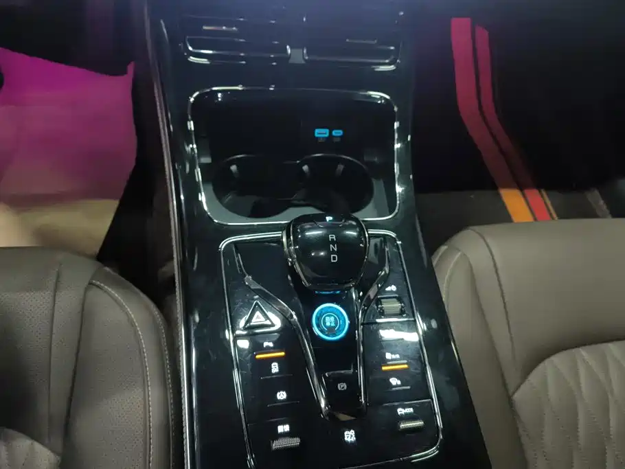 BYD Han — миниатюра 16