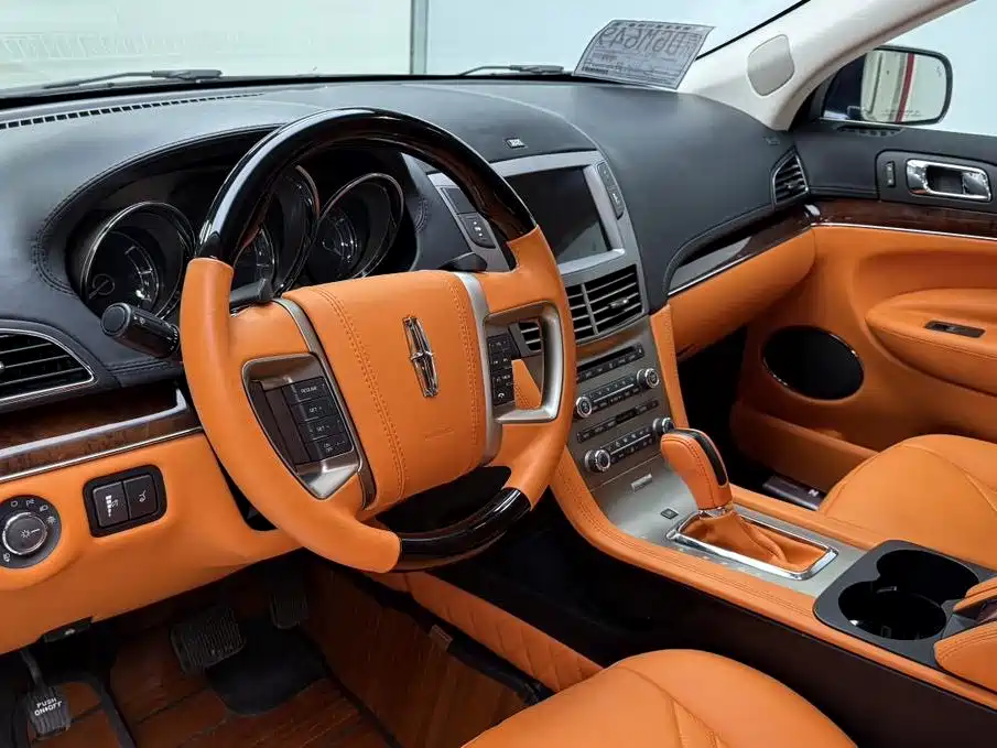 Lincoln MKT — миниатюра 9