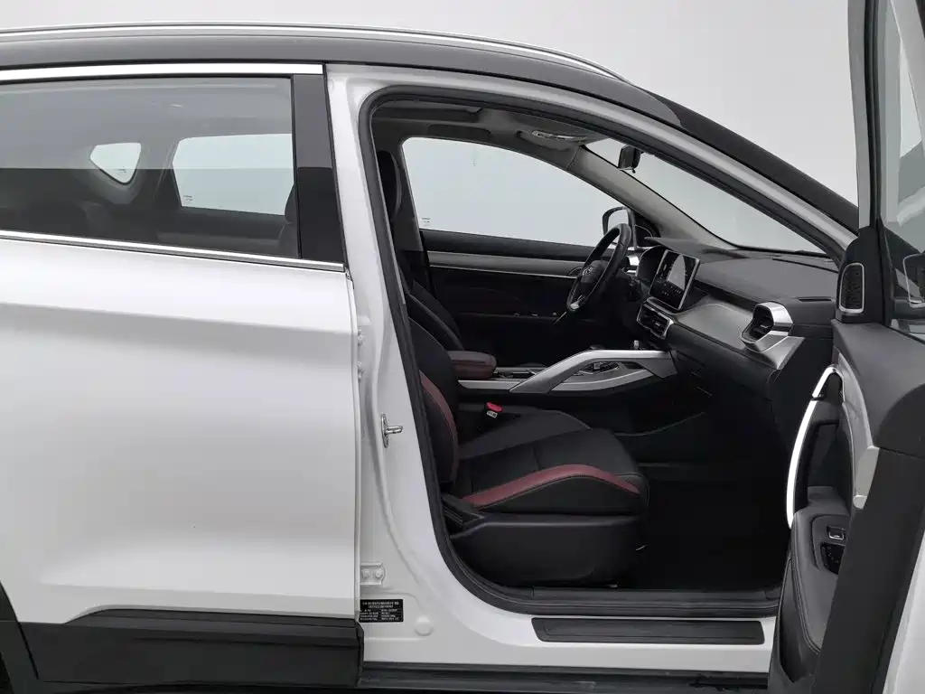 Geely Binyue — миниатюра 23