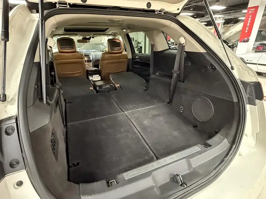 Lincoln MKT — миниатюра 26