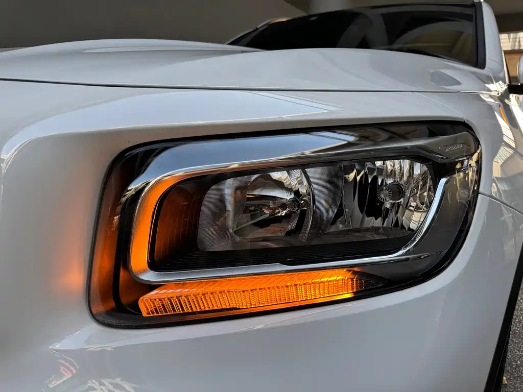 Mercedes-Benz GLB — миниатюра 23