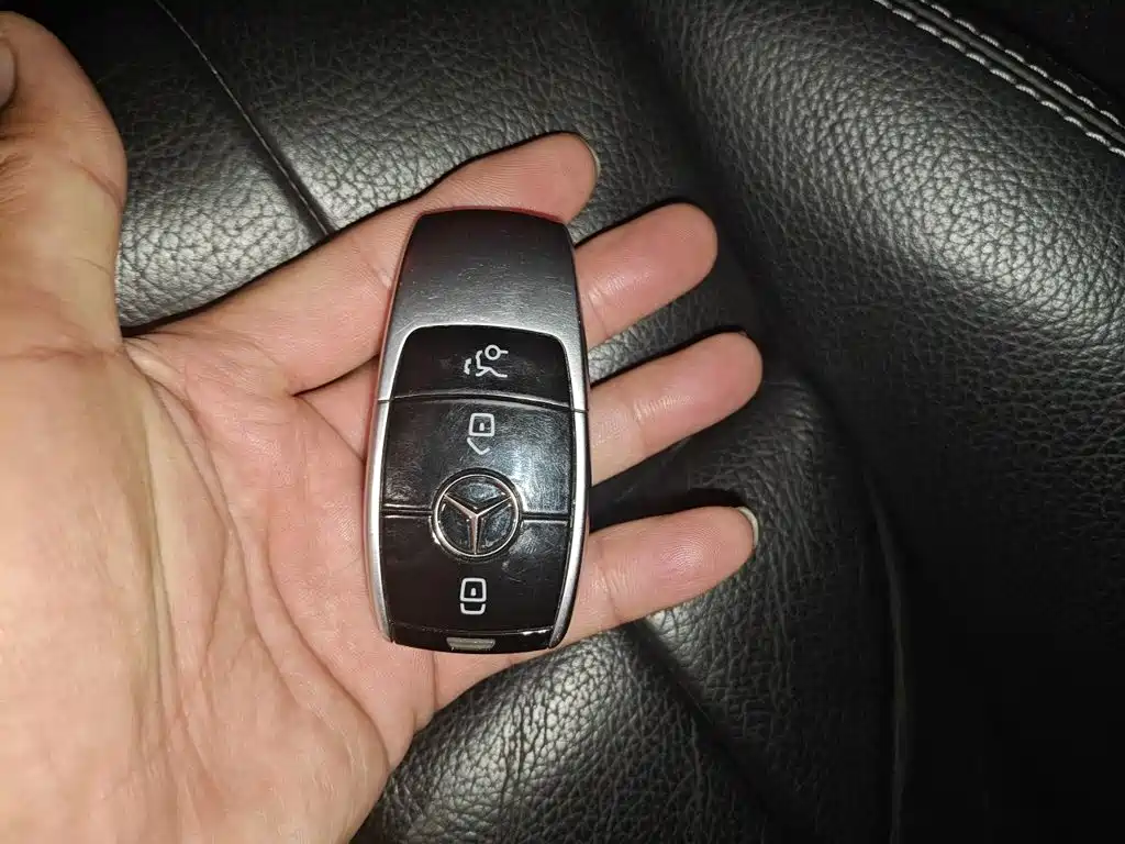 Mercedes-Benz E-Class (Import) — миниатюра 12