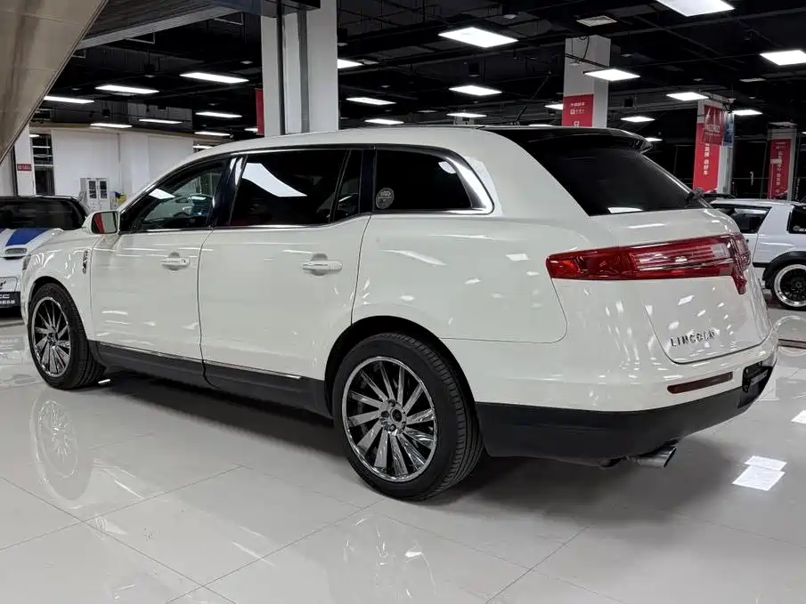Lincoln MKT — миниатюра 4