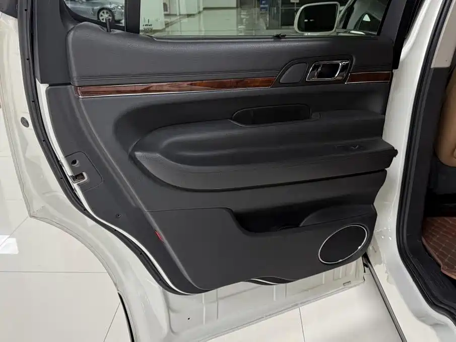 Lincoln MKT — миниатюра 28