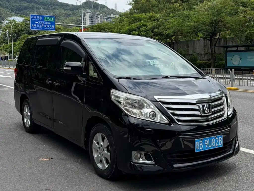 Toyota Alphard — миниатюра 2