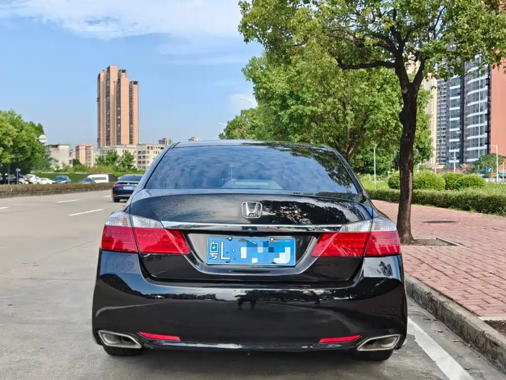 Honda Accord — миниатюра 7