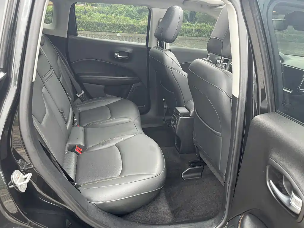 Jeep Compass — миниатюра 12