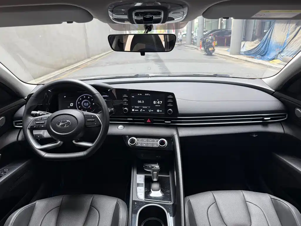 Hyundai Elantra — миниатюра 8