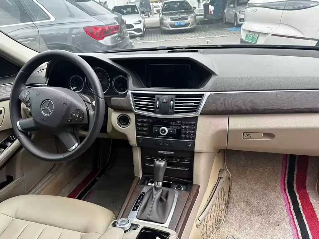 Mercedes-Benz E-Class E 2010 E 200 CGI