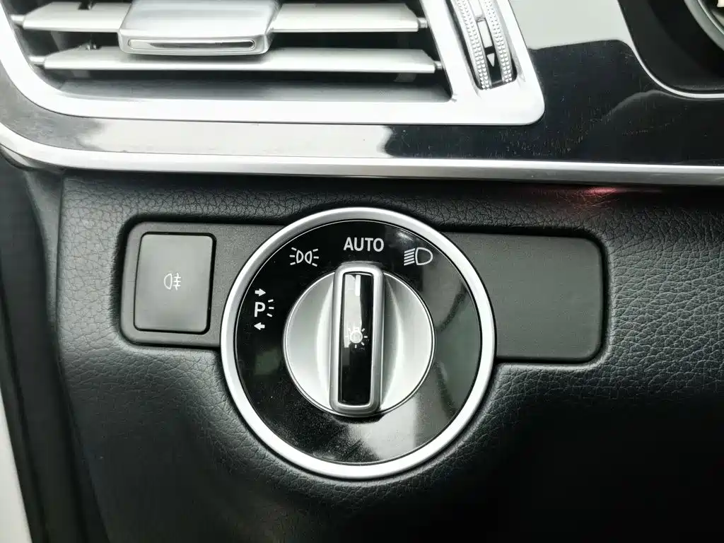 Mercedes-Benz E-Class — миниатюра 21