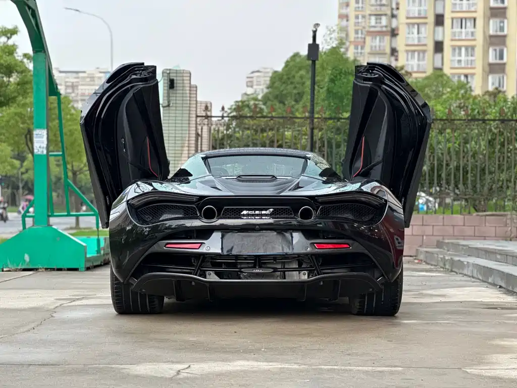 MCLAREN 720S
