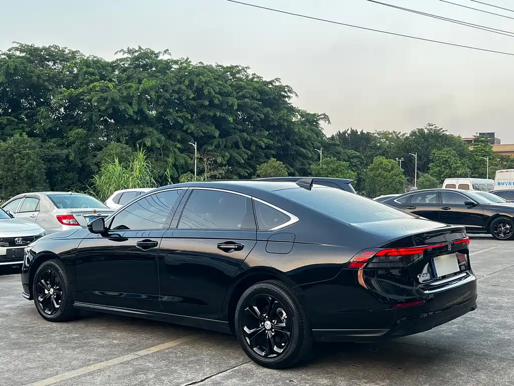 Honda Accord — миниатюра 9