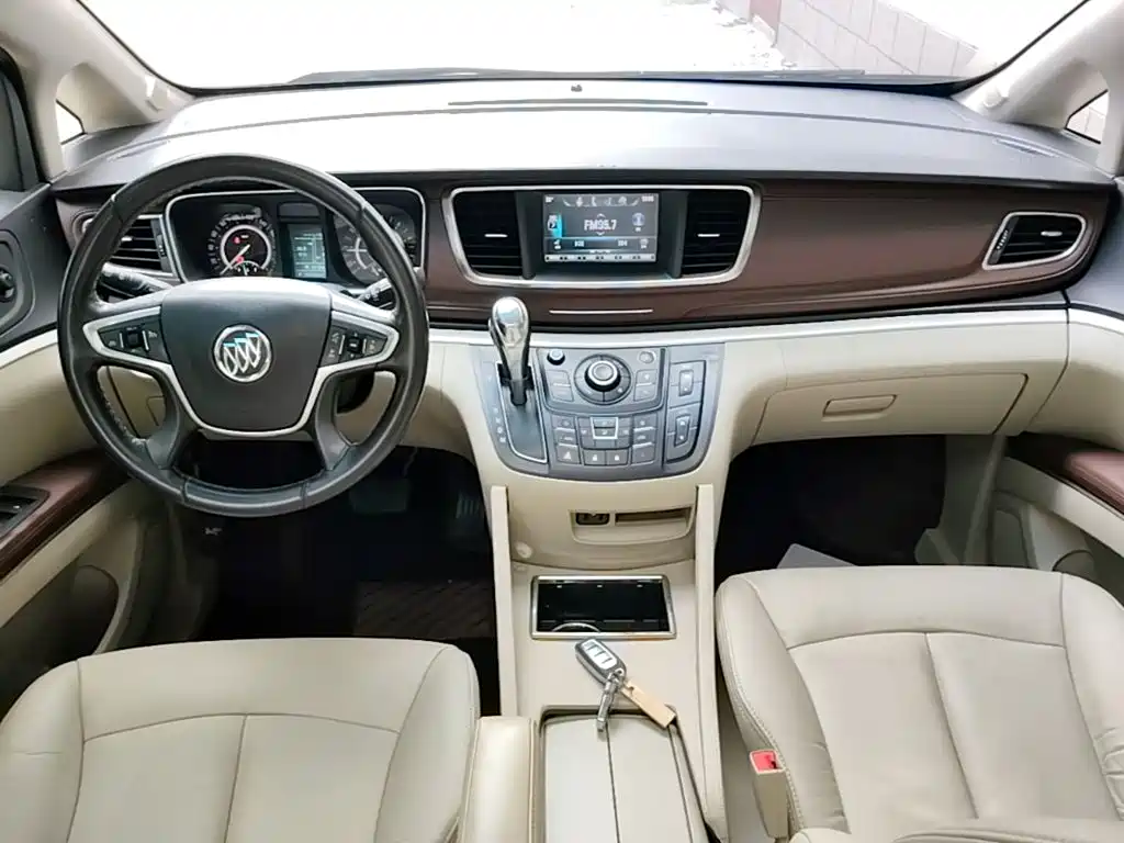Buick GL8 2017 25S Luxury V