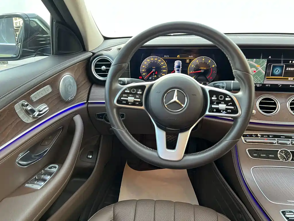 Mercedes-Benz E-Class — миниатюра 8