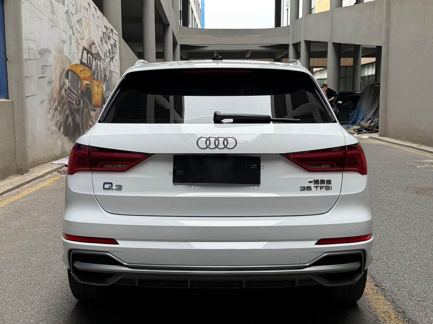 Audi Q3 1.4 л 2023 г. Белый, пробег 49000 км