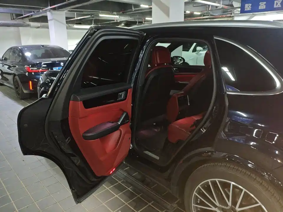 Porsche Cayenne — миниатюра 8