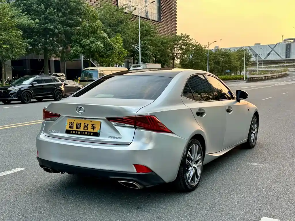 Lexus IS — миниатюра 10