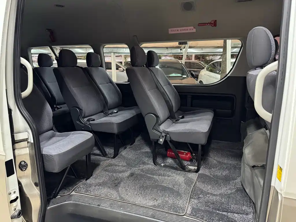 Toyota Hiace — миниатюра 8