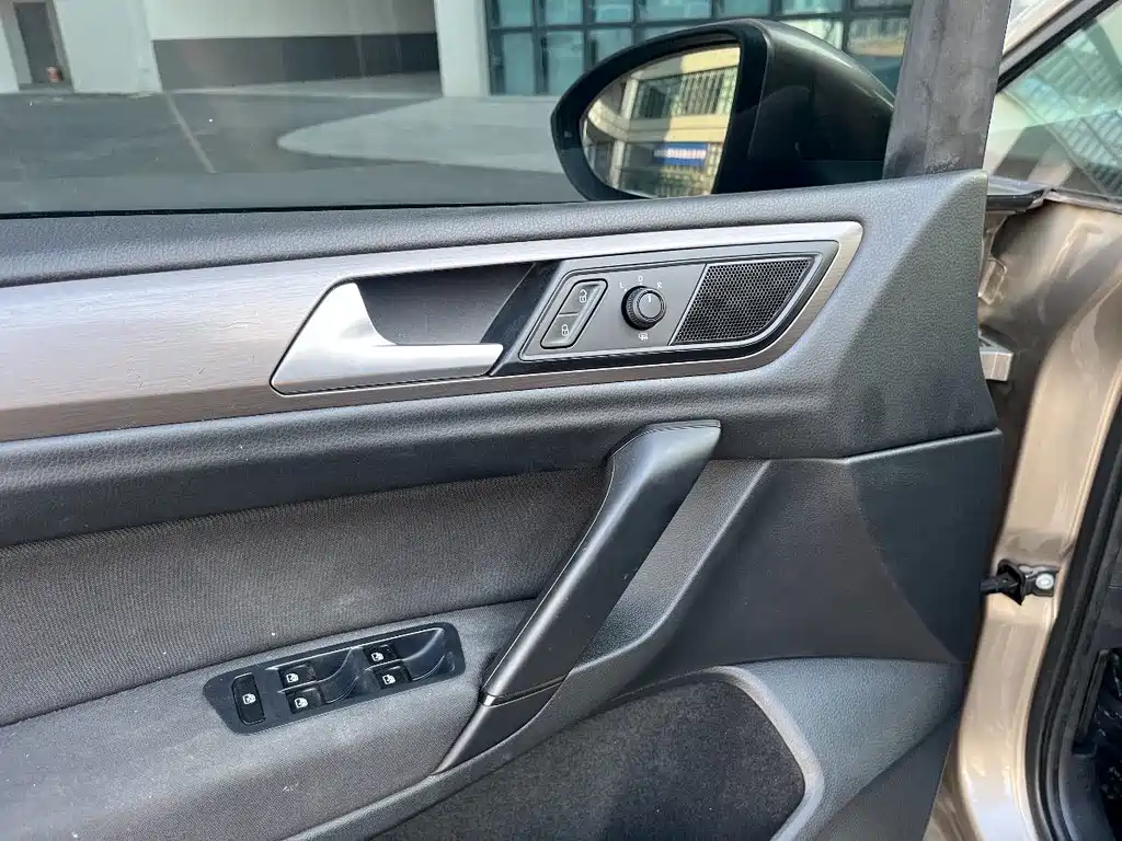 VOLKSWAGEN GOLF*JIAYU