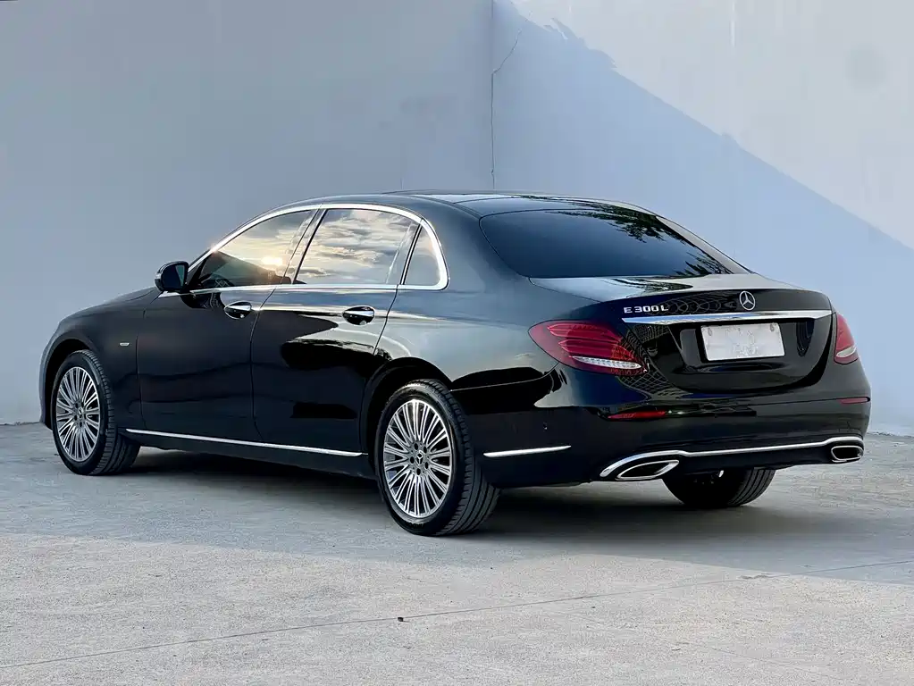 Mercedes-Benz E-Class — миниатюра 4