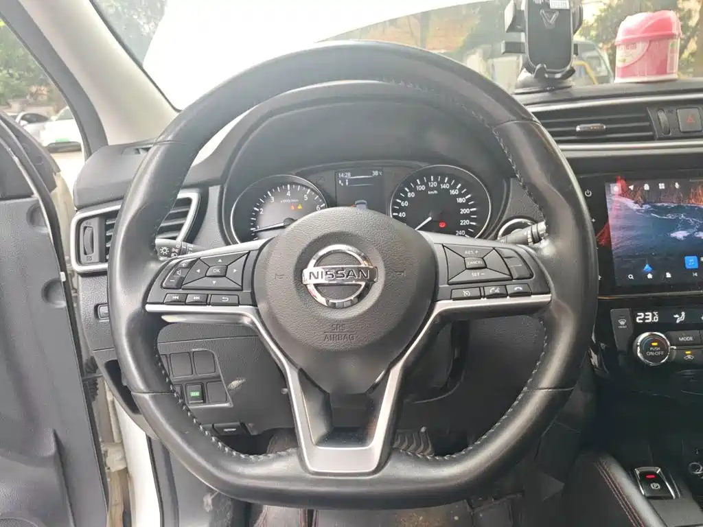 Nissan Qashqai — миниатюра 11