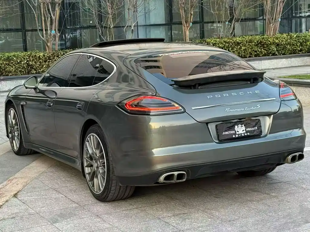 Porsche Panamera 2010 Panamera 4S 4.8L