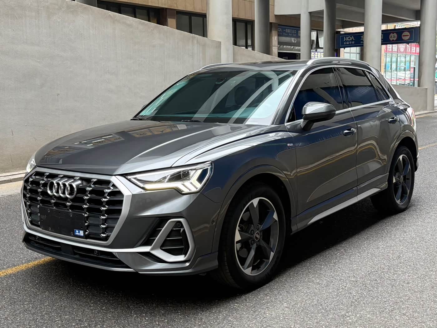 Audi Q3 1.4 л 2022 г. Серебристо-серый, пробег 45000 км