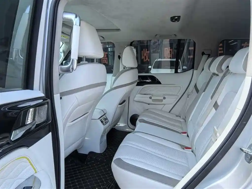 TANK CO CREATION TANK 300