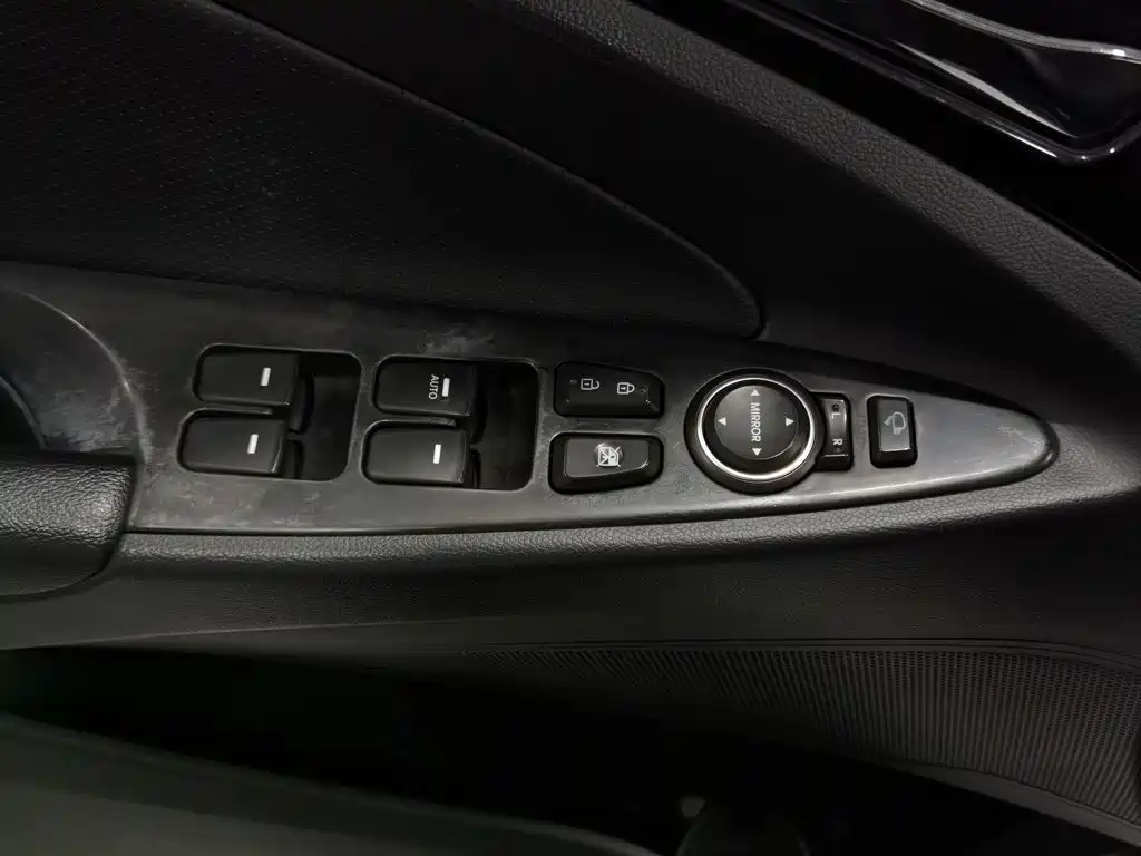 Hyundai Sonata — миниатюра 9