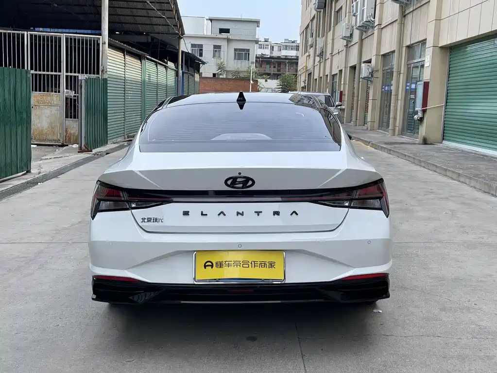 Hyundai Elantra 2022 240TGDi DCT LUX Luxury