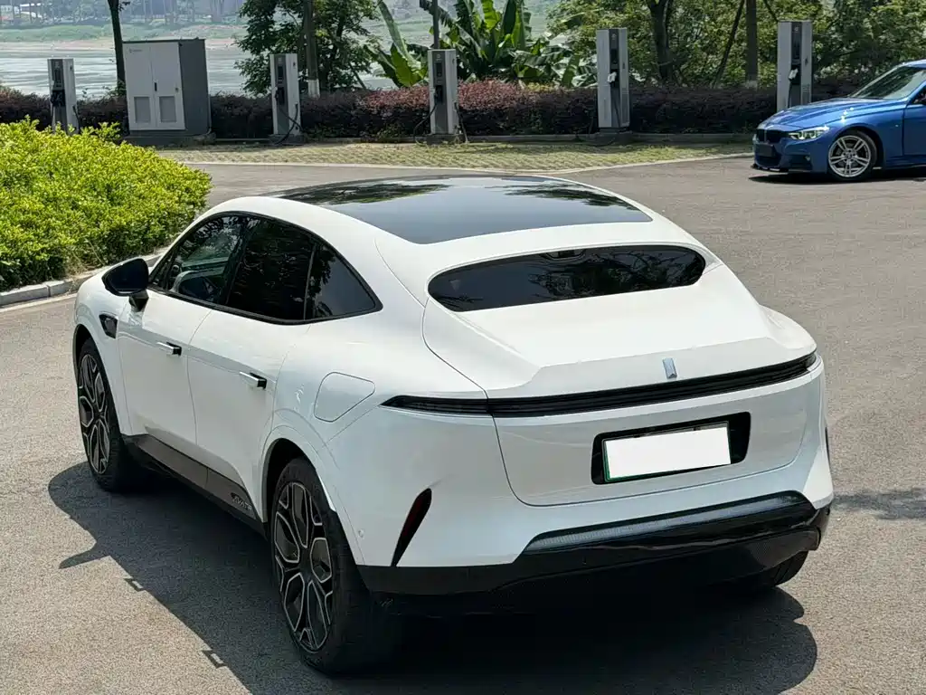 Avatr 11 2023 5 мест