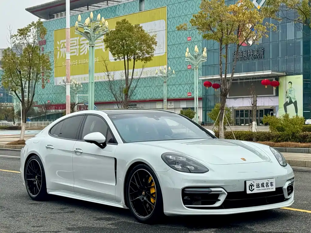 PORSCHE PANAMERA