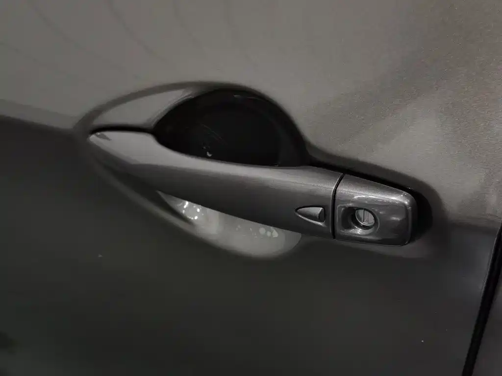 Nissan Qashqai — миниатюра 18