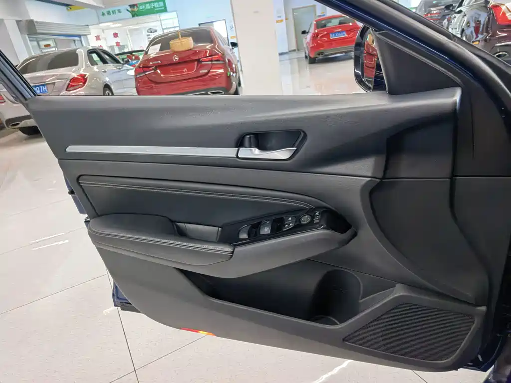 Nissan Teana — миниатюра 14