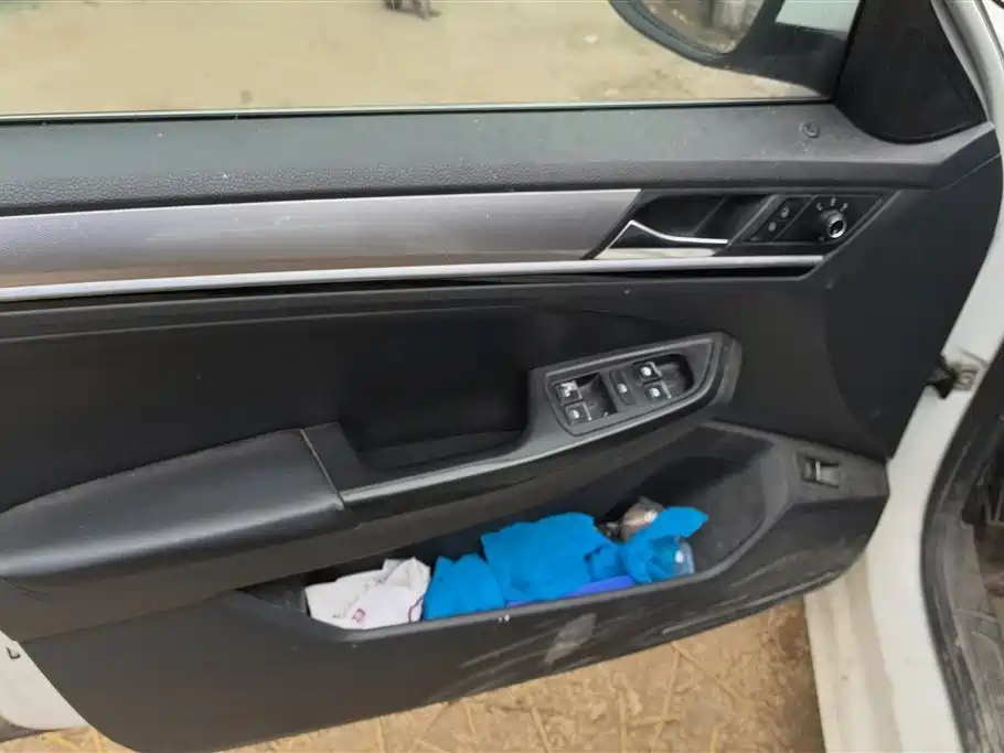 Volkswagen Bora 2016 1.6L MT Comfort