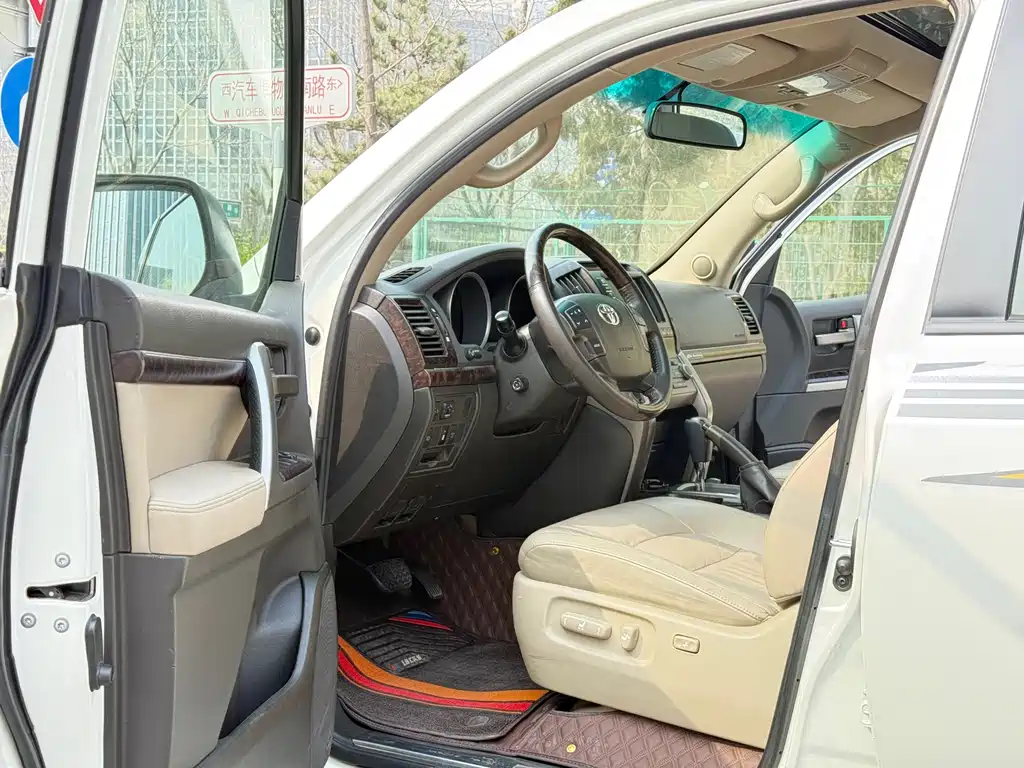 Toyota Land Cruiser 2011 5.7L