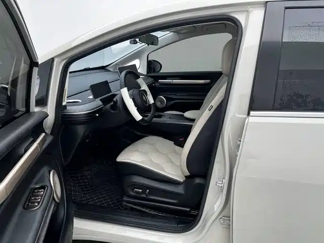 Baojun Yunduo — миниатюра 19