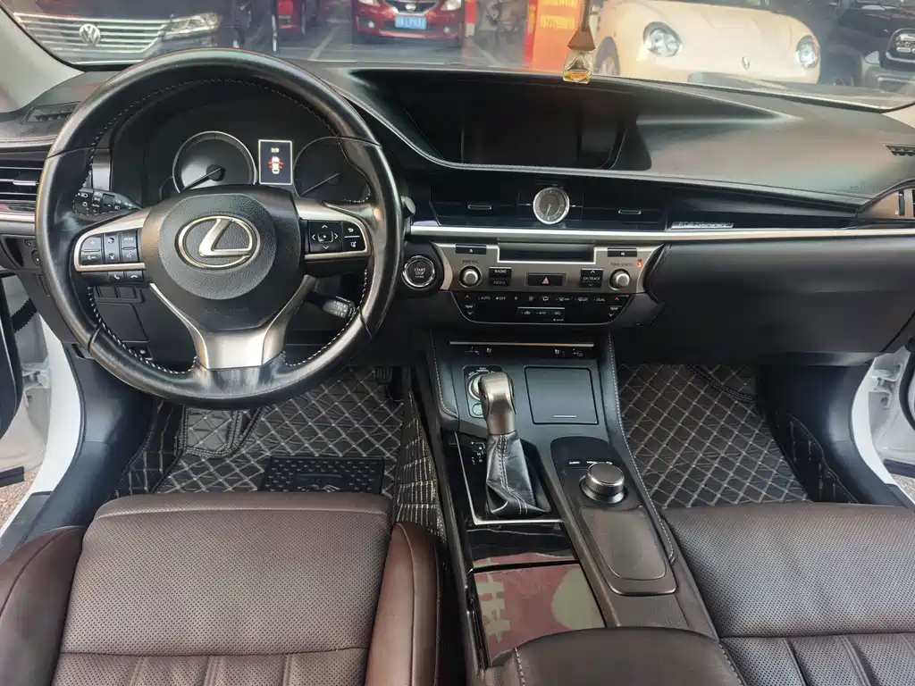 Lexus ES — миниатюра 13